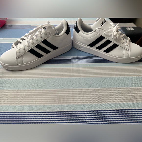 NWB - Women’s Adidas Grand Court 2.0 Tennis Shoe size 8.5 - Picture 8 of 11